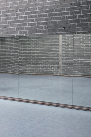 Spiegel im Tanzstudio