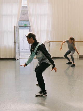 HipHop-Tänzer Bouni in einem Tanzstudio