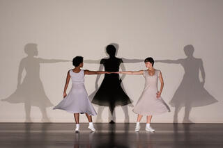 Tänzerinnen von Rosas tanzen „Fase, Four Movements to the Music of Steve Reich“ Anne Teresa De Keersmaeker / Rosas „Fase, Four Movements to the Music of Steve Reich“