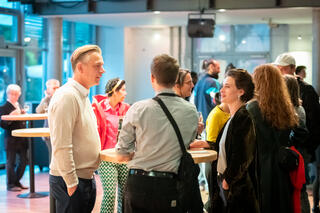 Foyer des tanzhaus nrw bei der Spielzeiteröffnung